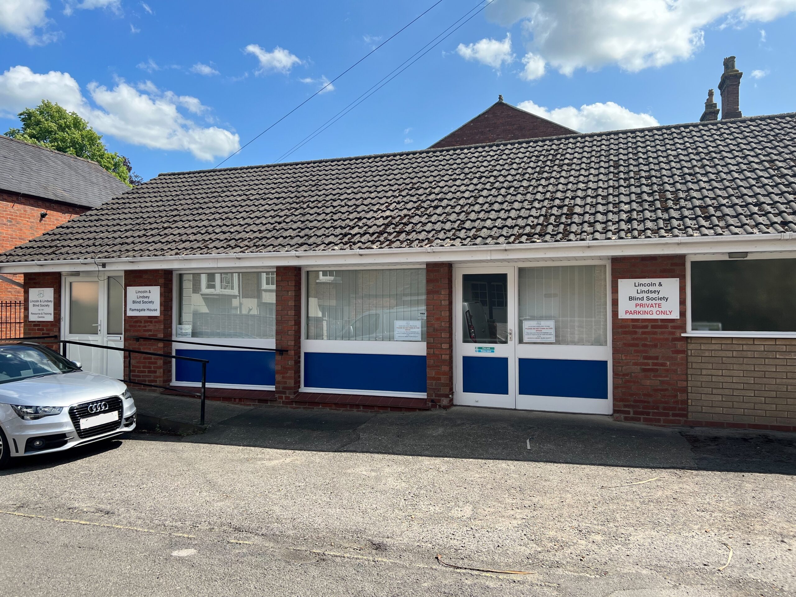 Photo shows the Resources Centre on Pleasant Place in Louth. It is a single story building with ramped access to the front entrance.